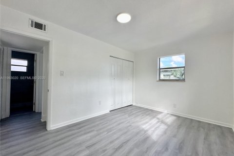 Villa ou maison à louer à West Park, Floride: 3 chambres, 117.99 m2 № 2023848 - photo 18