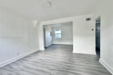 Villa ou maison à louer à West Park, Floride: 3 chambres, 117.99 m2 № 2023848 - photo 5