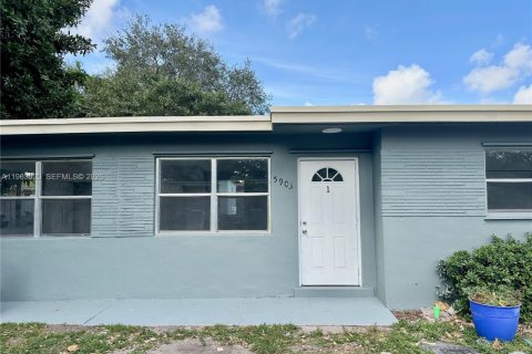 Villa ou maison à louer à West Park, Floride: 3 chambres, 117.99 m2 № 2023848 - photo 3