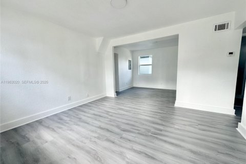 Villa ou maison à louer à West Park, Floride: 3 chambres, 117.99 m2 № 2023848 - photo 2