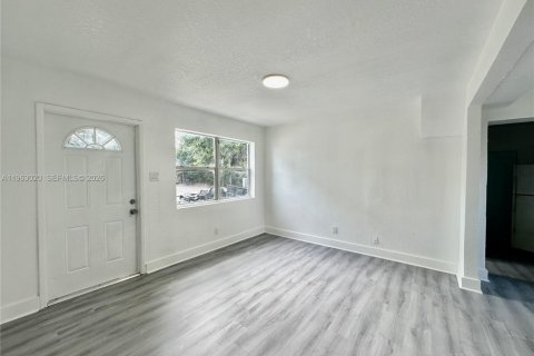 Villa ou maison à louer à West Park, Floride: 3 chambres, 117.99 m2 № 2023848 - photo 10