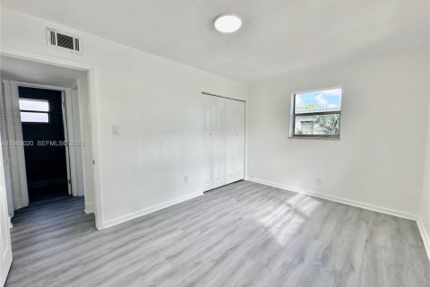 Villa ou maison à louer à West Park, Floride: 3 chambres, 117.99 m2 № 2023848 - photo 17