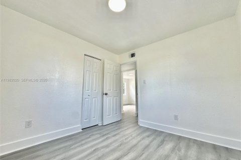 Villa ou maison à louer à West Park, Floride: 3 chambres, 117.99 m2 № 2023848 - photo 24