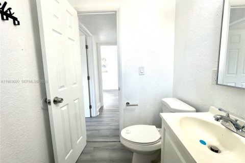 Villa ou maison à louer à West Park, Floride: 3 chambres, 117.99 m2 № 2023848 - photo 28