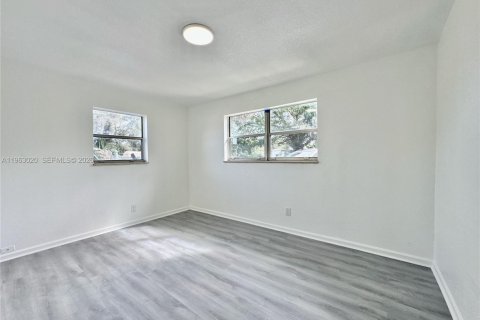 Villa ou maison à louer à West Park, Floride: 3 chambres, 117.99 m2 № 2023848 - photo 16