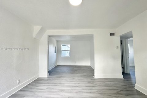 Villa ou maison à louer à West Park, Floride: 3 chambres, 117.99 m2 № 2023848 - photo 9