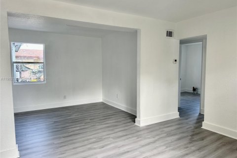 Villa ou maison à louer à West Park, Floride: 3 chambres, 117.99 m2 № 2023848 - photo 7