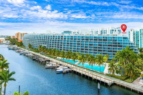 Land in Aventura, Florida № 1997491