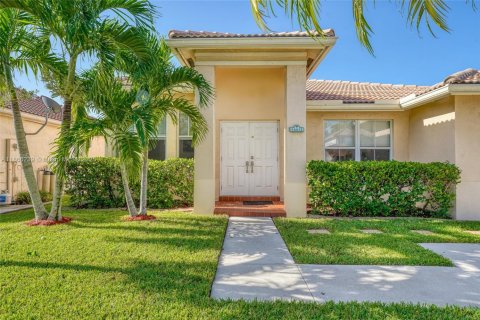 Villa ou maison à vendre à Davie, Floride: 3 chambres, 152.27 m2 № 1921083 - photo 2