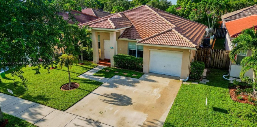 Villa ou maison à Davie, Floride 3 chambres, 152.27 m2 № 1921083