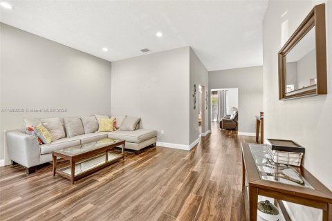 Villa ou maison à vendre à Davie, Floride: 3 chambres, 152.27 m2 № 1921083 - photo 10