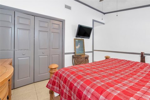 House in Miami, Florida 3 bedrooms, 125.6 sq.m. № 2022518 - photo 23