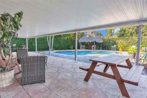 House in Miami, Florida 3 bedrooms, 125.6 sq.m. № 2022518 - photo 15