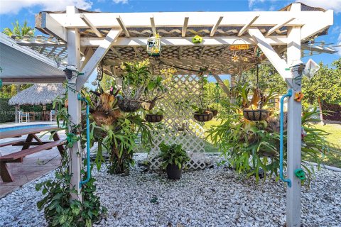 House in Miami, Florida 3 bedrooms, 125.6 sq.m. № 2022518 - photo 20