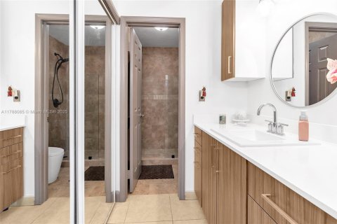 House in Miami, Florida 3 bedrooms, 125.6 sq.m. № 2022518 - photo 25