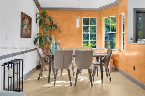 House in Miami, Florida 3 bedrooms, 125.6 sq.m. № 2022518 - photo 9