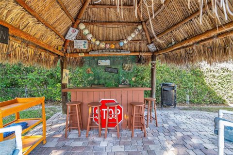 House in Miami, Florida 3 bedrooms, 125.6 sq.m. № 2022518 - photo 17