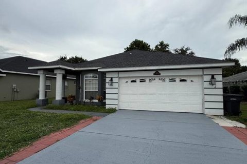 House in Haines City, Florida 3 bedrooms, 171.31 sq.m. № 1912025 - photo 1