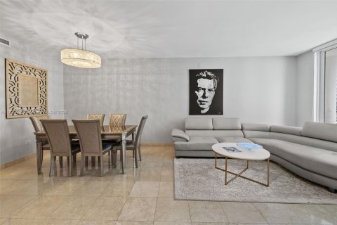 Condo in Miami, Florida, 1 bedroom  № 1935599 - photo 6