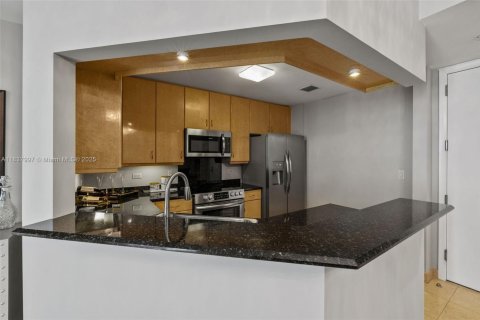 Condo in Miami, Florida, 1 bedroom  № 1935599 - photo 19