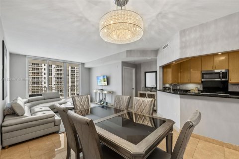 Condo in Miami, Florida, 1 bedroom  № 1935599 - photo 23