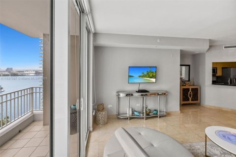 Condo in Miami, Florida, 1 bedroom  № 1935599 - photo 5