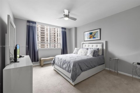 Condo in Miami, Florida, 1 bedroom  № 1935599 - photo 13