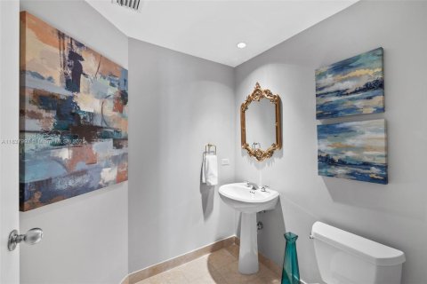 Condo in Miami, Florida, 1 bedroom  № 1935599 - photo 25