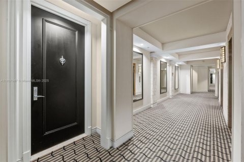 Condo in Miami, Florida, 1 bedroom  № 1935599 - photo 28