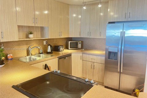 Снять в аренду кондоминиум в Халландейл-Бич, Флорида 1 спальня, 80.82м2, № 1868034 - фото 2