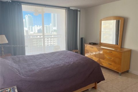 Снять в аренду кондоминиум в Халландейл-Бич, Флорида 1 спальня, 80.82м2, № 1868034 - фото 6