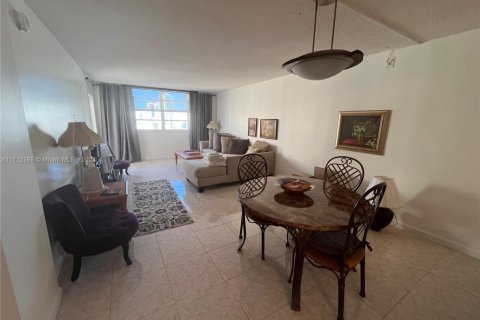 Снять в аренду кондоминиум в Халландейл-Бич, Флорида 1 спальня, 80.82м2, № 1868034 - фото 4