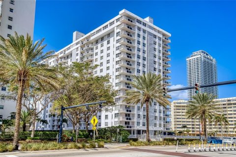 Снять в аренду кондоминиум в Халландейл-Бич, Флорида 1 спальня, 80.82м2, № 1868034 - фото 14