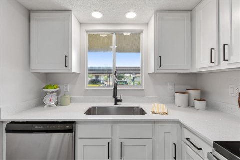Condo in Venice, Florida, 2 bedrooms  № 1866640 - photo 7