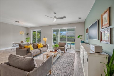 House in Bradenton, Florida 4 bedrooms, 265.61 sq.m. № 1549314 - photo 11