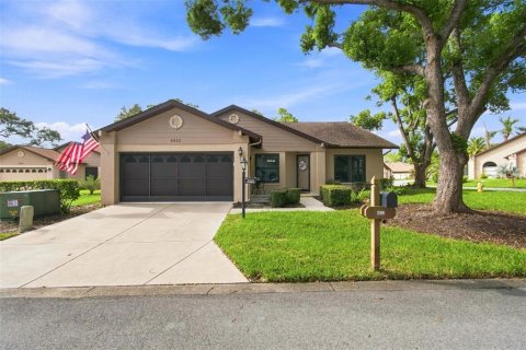 House in Spring Hill, Florida 2 bedrooms, 149.02 sq.m. № 2362332