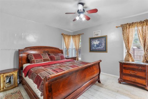 House in Miami Gardens, Florida 4 bedrooms, 147.53 sq.m. № 1867584 - photo 10