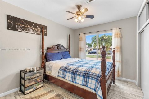 House in Miami Gardens, Florida 4 bedrooms, 147.53 sq.m. № 1867584 - photo 14
