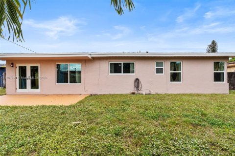 House in Miami Gardens, Florida 4 bedrooms, 147.53 sq.m. № 1867584 - photo 15