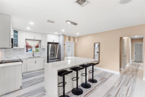 House in Miami Gardens, Florida 4 bedrooms, 147.53 sq.m. № 1867584 - photo 6