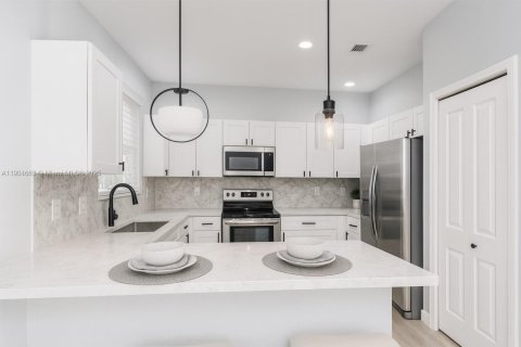 Condominio en alquiler en Miramar, Florida, 3 dormitorios, 134.24 m2 № 1956507 - foto 7