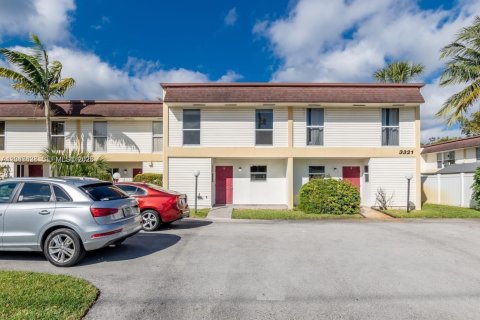 Townhouse in Hollywood, Florida 3 bedrooms, 123.56 sq.m. № 2260854