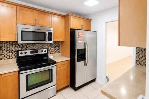 Townhouse in Hollywood, Florida 3 bedrooms, 123.56 sq.m. № 2260854 - photo 7