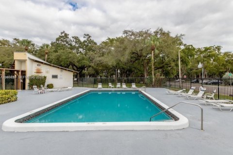 Townhouse in Hollywood, Florida 3 bedrooms, 123.56 sq.m. № 2260854 - photo 3