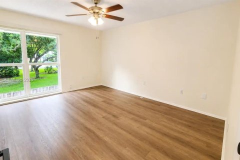 Townhouse in Hollywood, Florida 3 bedrooms, 123.56 sq.m. № 2260854 - photo 13