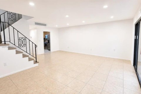 Townhouse in Hollywood, Florida 3 bedrooms, 123.56 sq.m. № 2260854 - photo 11