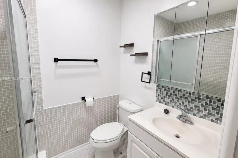Townhouse in Hollywood, Florida 3 bedrooms, 123.56 sq.m. № 2260854 - photo 5