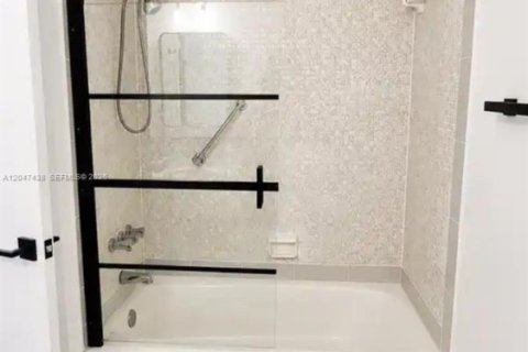 Townhouse in Hollywood, Florida 3 bedrooms, 123.56 sq.m. № 2260854 - photo 9