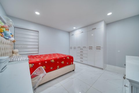 House in Cutler Bay, Florida 4 bedrooms, 195.75 sq.m. № 1986094 - photo 28