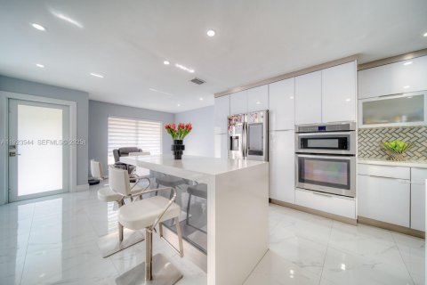 House in Cutler Bay, Florida 4 bedrooms, 195.75 sq.m. № 1986094 - photo 7